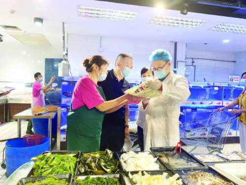 萬(wàn)州區(qū)開展雙節(jié)期間食品安全執(zhí)法監(jiān)督抽檢 守護(hù)舌尖上的法律防線